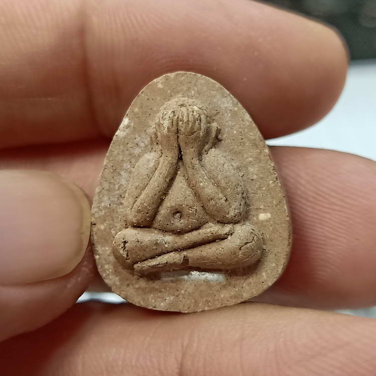 D167 วัดใจ 50 พระปิดตาเล็ก รุ่นเพิ่มทรัพย์ พูนทวี พระอาจารย์พิชัย วัดนาอิซาง จ.อุตรดิตถ์ เนื้อผงว่าน แห้งๆ ตะกรุดเงิน