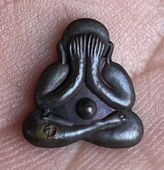 พระปิดตาหลังรูปเหมือน เนื้อทองแดง หลวงพ่อสาคร มนุญฺโญ วัดหนองกรับ