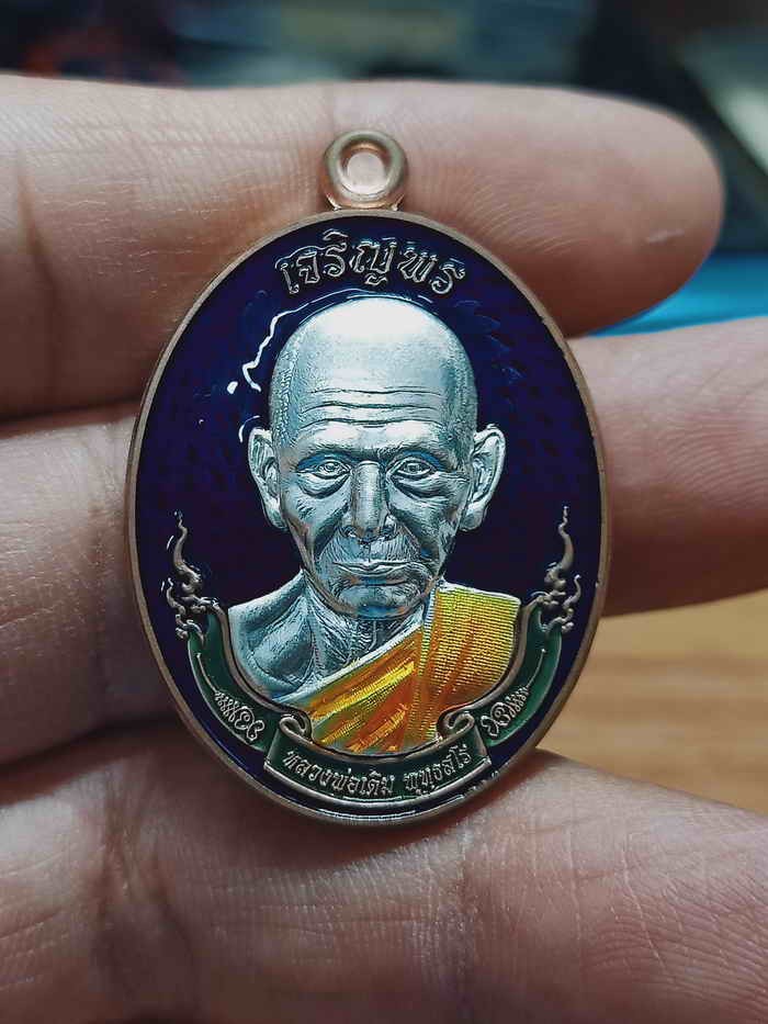 2-1217 วัดใจ 150 เหรียญสมโภช 100 ปี อุโบสถ หลวงพ่อเดิม วัดพนมรอก จ.นครสวรรค์ 2567 ทองแดง ลงยาน้ำเงิน หน้ากากชุบเงิน โบว์ จีวร หมายเลข 15 กล่องเดิม