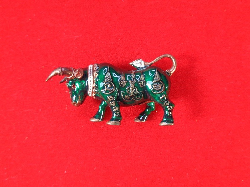 วัวธนูทองคะนองฤทธิ์รุ่นแรก รุ่นมหาสิทธิโชคโภคทรัพย์ หลวงปู่บุญมา วัดเขาแก้วทอง จ.ปราจีนบุรี สวยครับ