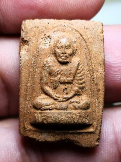 รูปเหมือนเนื้อดินหลวงพ่อปาน วัดบางเหี้ย จ.สมุทรปราการ