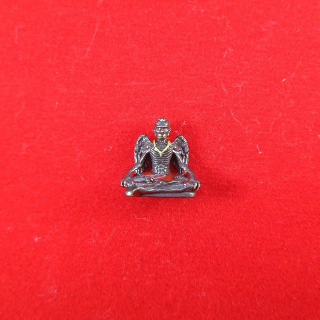 (120-) บรมครูกายแก้ว อ.หนานคง มนต์ล้านนา สำนักปู่ใหญ่ จ.เชึยงใหม่ เนื้อชนวนรมดำ พิมพ์เล็ก สวยครับ