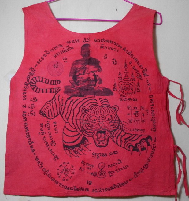 (120-) เสื้อยันต์แดง หลวงพ่อเปิ่น วัดบางพระ สวยครับ