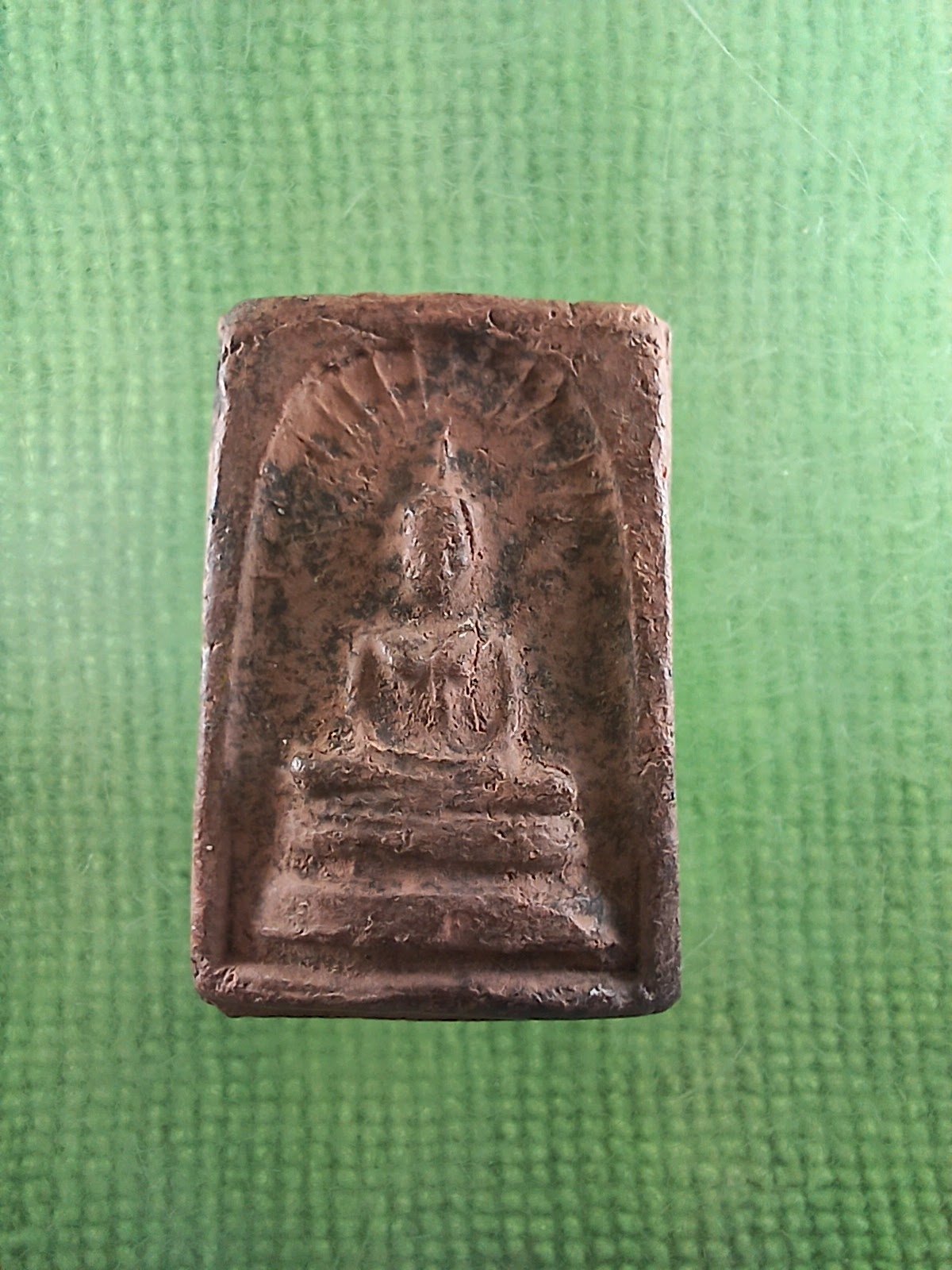 พระสมเด็จรัศมีแหวกม่านเปิดโลก หลวงพ่อสนิท วัดลำบัวลอย จ.นครนายก เนื้อดิน ปี 2500 เป็นพระยุคแรกของหลวงพ่อก่อนการสร้างจระข้ ทบ.