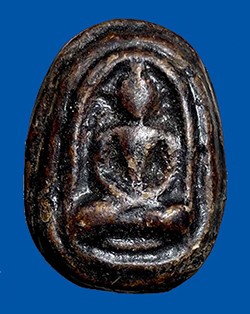 พระกรุวัดสะพานสูง หัวเรือบรื๋อ หลังโค๊ดดอกจันทร์ จุ่มรัก