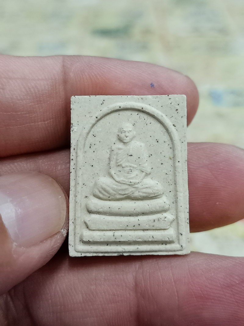 1-1492 วัดใจ 50 พระผงที่ระลึกหล่อรูปเหมือน หลวงปู่ปั่น วัดหนองกระทุ่ม จ.นครปฐม 2562 กล่องเดิม***ศิษย์สายตรงของหลวงปู่หลิว