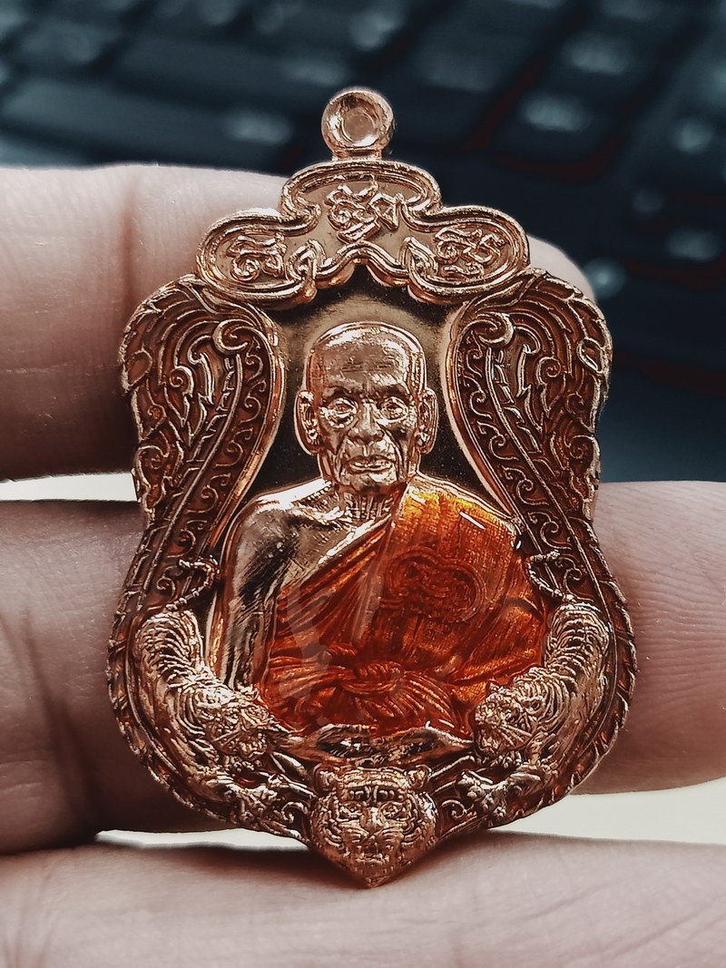 1-845 วัดใจ 50 เหรียญพยัคฆ์ อโยธยา หลวงพ่อพัฒน์ วัดห้วยด้วน จ.นครสวรรค์ ทองแดงผิวไฟ ลงยาจีวร เลข 220 กล่องเดิม