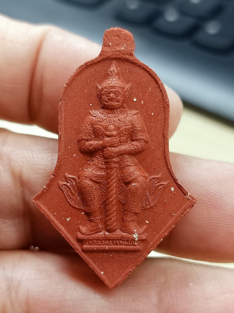 1-1853 วัดใจ 50 พระผงท้าวเวสสุวรรณ เจ้าสัวเงินล้าน หลวงพ่อพัฒน์ วัดห้วยด้วน นว. และหลวงปู่บุญมา สำนักสงฆ์เขาแก้วทอง ปจ. เสก 2565 กล่องเดิม