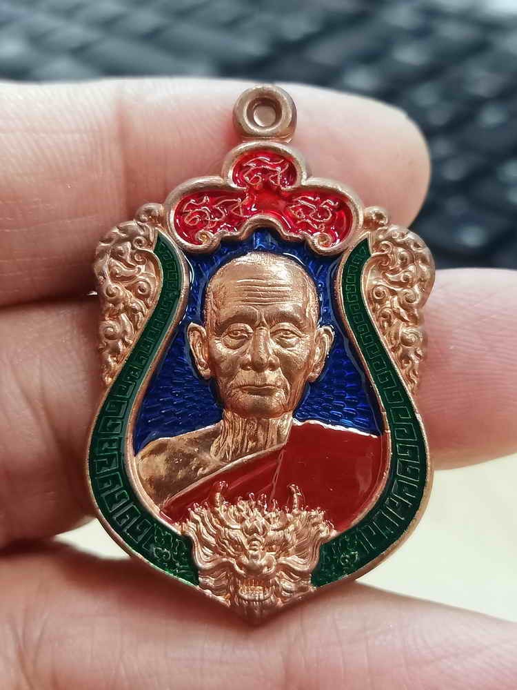 2-1744 วัดใจ 100 เหรียญเสมาพญามังกร เศรษฐีมั่งมีทรัพย์ หลวงปู่บุญมา สำนักสงฆ์เขาแก้วทอง จ.ปราจีนบุรี 2564 ทองแดงผิวไฟ ลงยาพื้น ขอบ จีวร หมายเลข 21 กล่องเดิม***งานสวย