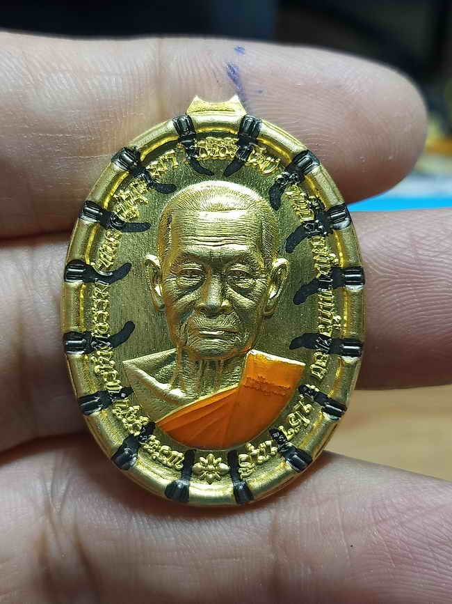 2-1288 วัดใจ 100 เหรียญหน้าตรง เจริญพรกลาง หลังไก่ ปล้องอ้อย หลวงปู่บุญมา สำนักสงฆ์เขาแก้วทอง จ.ปราจีนบุรี 2567 ทองทิพย์ ลายเสือ หมายเลข 39 กล่องเดิม