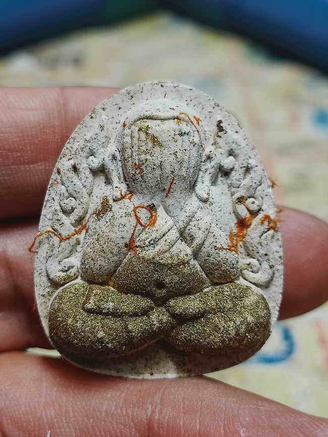 2-1452 วัดใจ 100 พระปิดตากนกข้างบูชาครู หลวงปู่โต๊ะ หลวงพ่อนงค์ วัดบางน้ำชน ธนบุรี จ.กรุงเทพ ปี 2565 จัมโบ้ มวลสารดี หมายเลข 496 กล่องเดิม