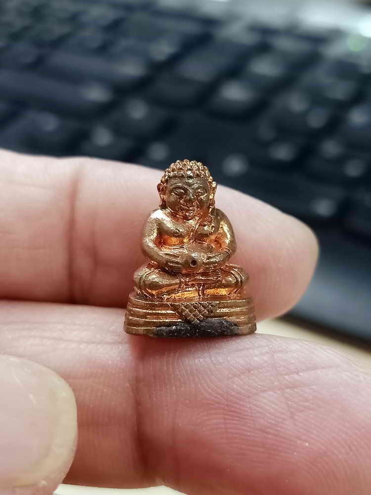 2-1808 วัดใจ 100 พระสังกัจจายน์ มหาลาภ รุ่นแรก หลวงพ่อนงค์ วัดบางน้ำชน ธนบุรี กรุงเทพ 2566 หมายเลข 1602 กล่องเดิม