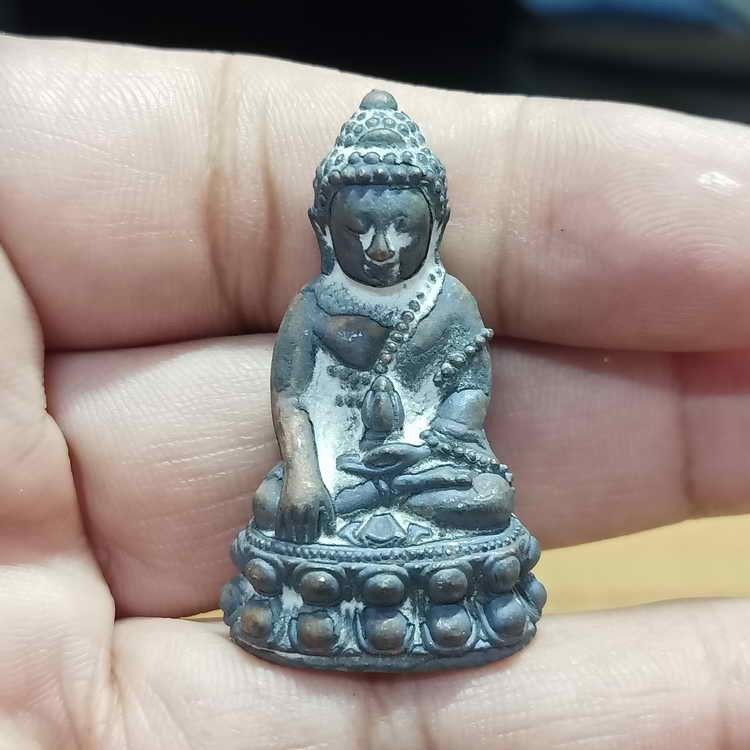 2-56 วัดใจ 200 รุ่นแรก พระกริ่งบารมี 80 (ลาภ ผล พูล ทวี) รุ่นแรก สมเด็จพระญาณสังวร(ญสส) วัดบวรนิเวศวิหาร กรุงเทพฯ ปี 2536 เนื้อนวะชนวนมวลสารเก่า หล่อโบราณ หายาก กล่องกำมะหยี่เดิม