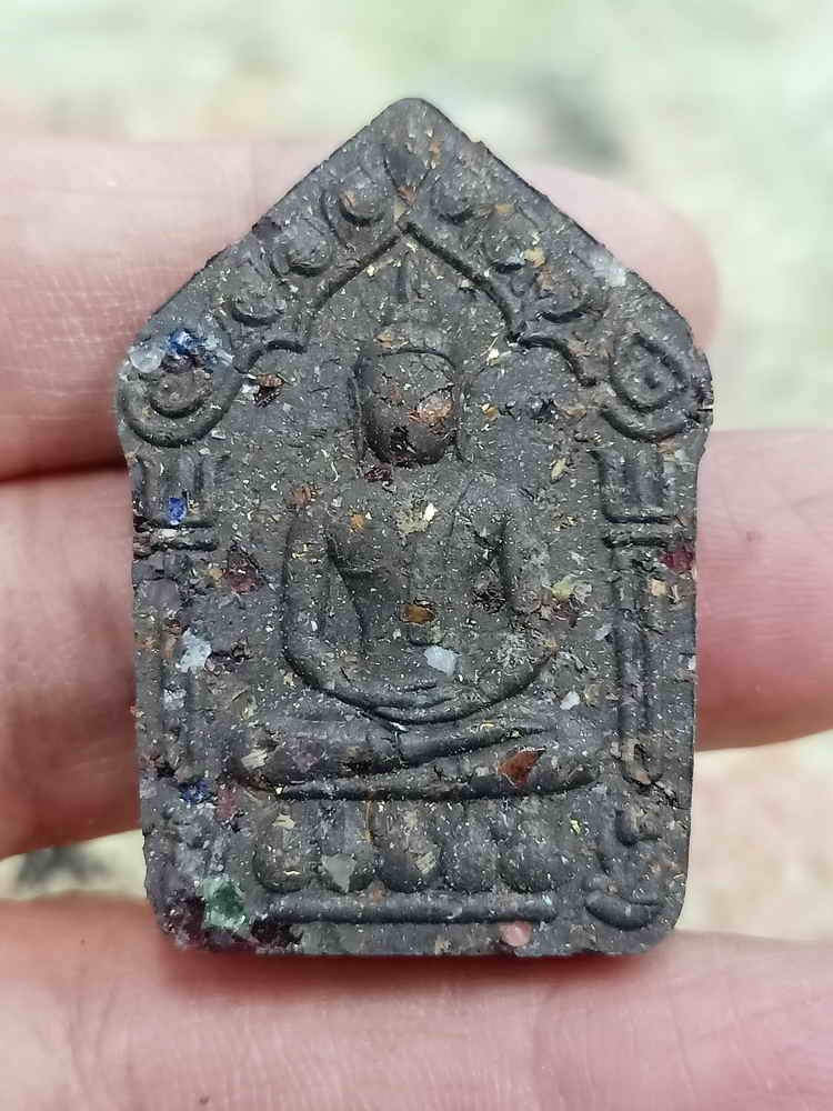 2-1898 วัดใจ 100 พระผงขุนแผนมโนราห์ คงกระพันชาตรีเหนือดวง หลวงปู่อิ่ม วัดทุ่งนาใหม่ จ.นครศรีธรรมราช 2566 มวลสารดี หมายเลข 3 กล่องเดิม