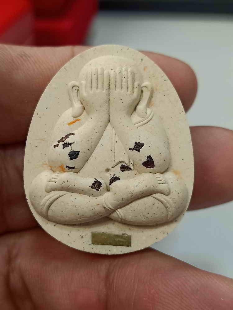 2-651 วัดใจ 50 พระปิดตามหาลาภ หมดหนี้ หลวงปู่โต๊ะ วัดถ้ำสิงโตทอง จ.ราชบุรี 2565 ขาวโรยพลอย หมายเลข 50 กล่องเดิม