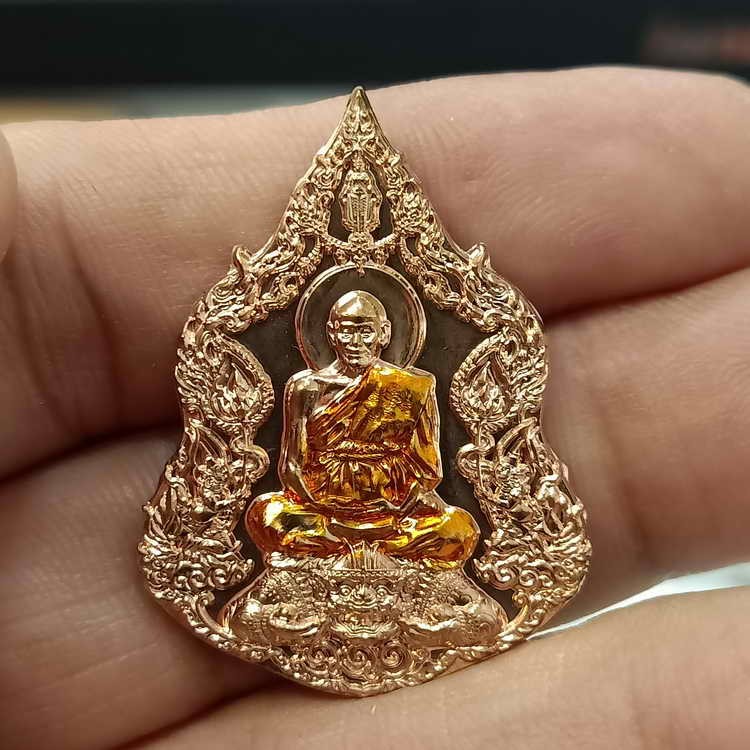 2-119 วัดใจ 100 เหรียญ 111 ปี ชาตกาล หลวงพ่อพูล วัดไผ่ล้อม จ.นครปฐม ปี 2566 เนื้อทองแดง ลงยาจีวร หมายเลข 287 กล่องเดิม