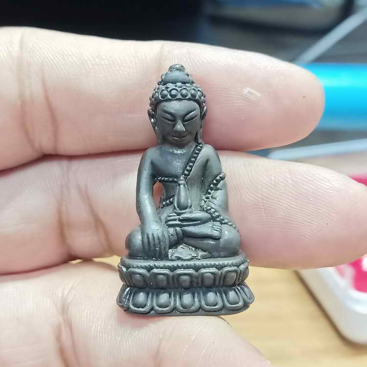 2-103 สวยเดิมนอนกล่อง พระกริ่ง รุ่นคูณเงิน คูณทอง หลวงพ่อคูณ ปริสุทโธ วัดบ้ารนไร่ จ.นครราชสีมา ปี 2556 เนื้อนวะโลหะ ก้นจาร กริ่งดัง กล่องเดิม