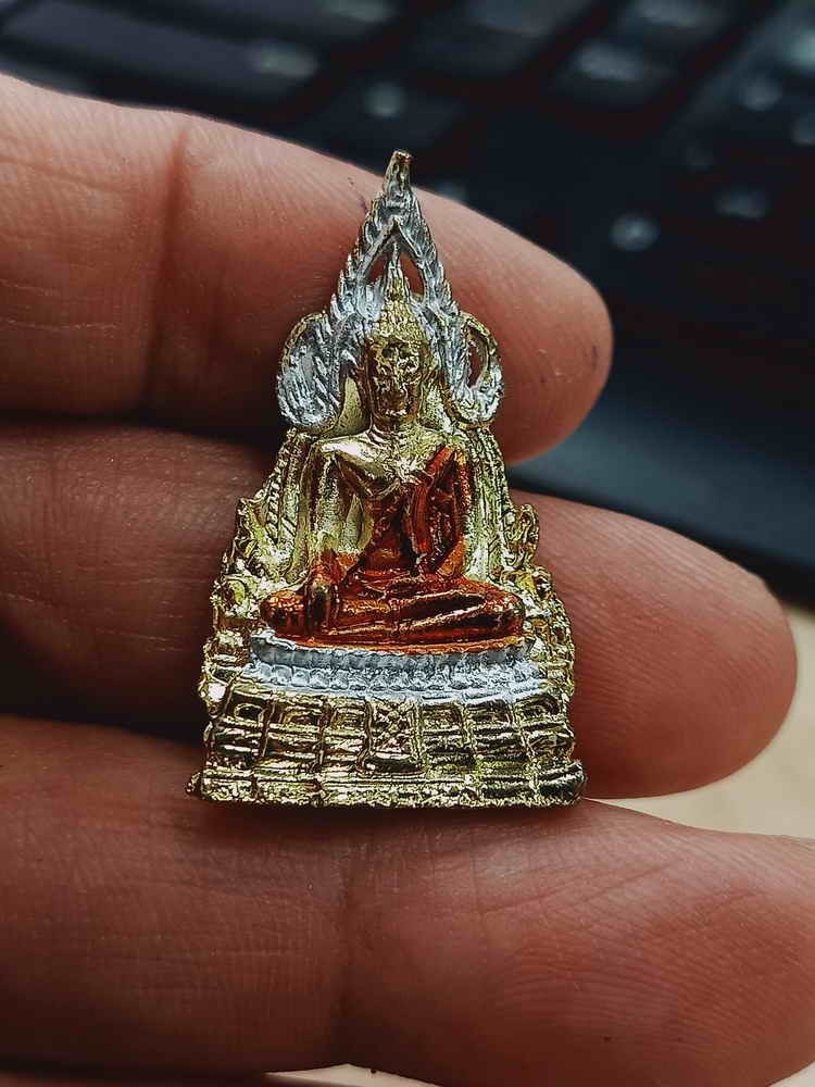 2-1255 วัดใจ 100 พระพุทธชินราช หล่อโบราณ รวยพันล้าน หลวงปู่หมุน วัดบ้านจาน จ.ศรีสะเกษ งาน 3K หมายเลข 904 กล่องเดิม***สวยดูดี