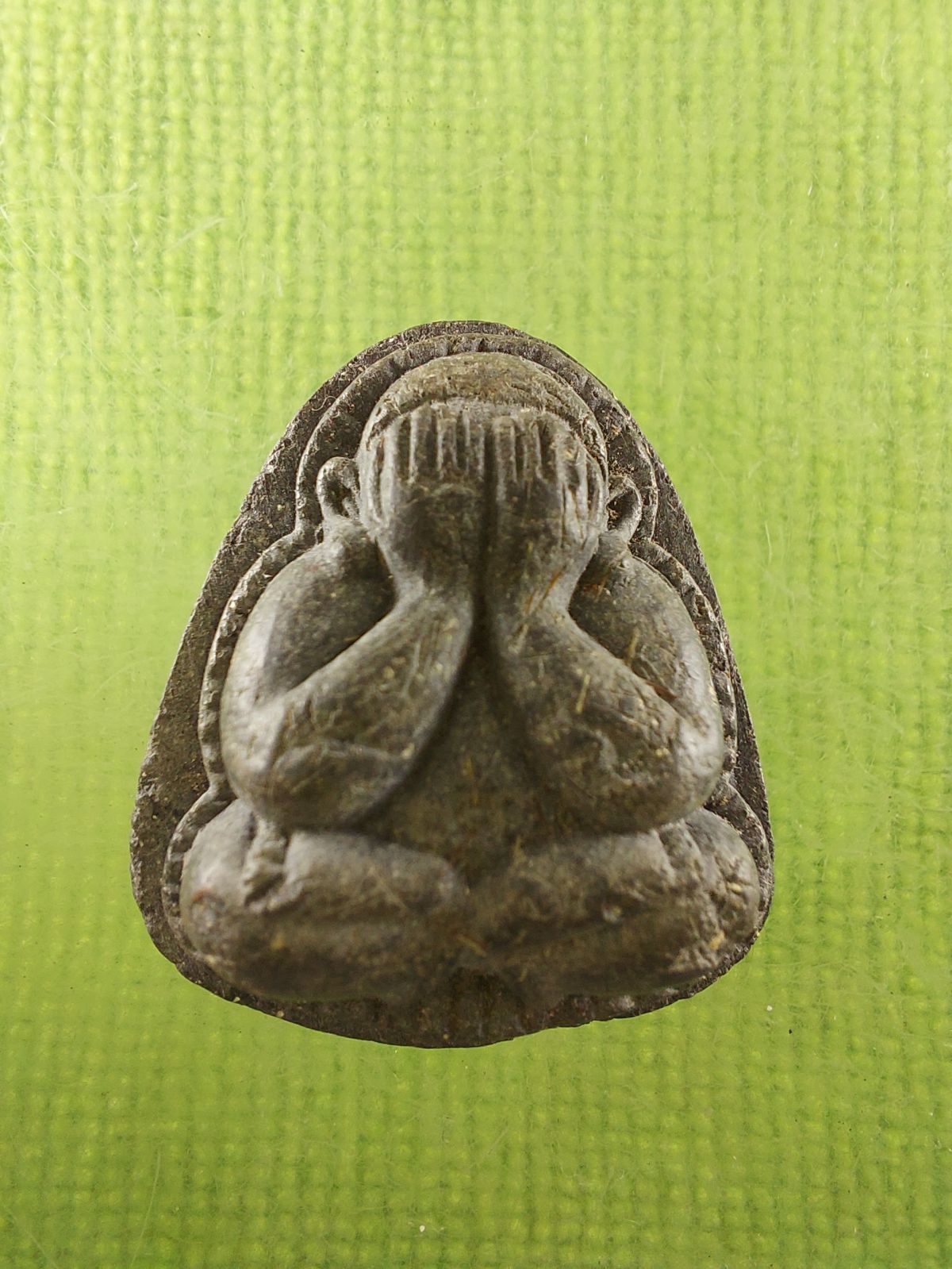 ปิดตาปุ้มปุ้ย หลวงปู่ม่น วัดเนินตามาก หน้าเกศา หลังพลอย เนื้อดำ