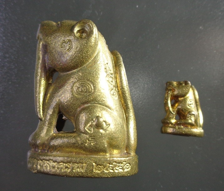 พยัคฆ์เขี้ยวดาบ หลวงพ่อสมชาย วัดปริวาสฯ ชุดกรรมการ 2 องค์ ปี ๒๕๕๑ รุ่นระลึกสร้างอุโบสถ สวยครับ