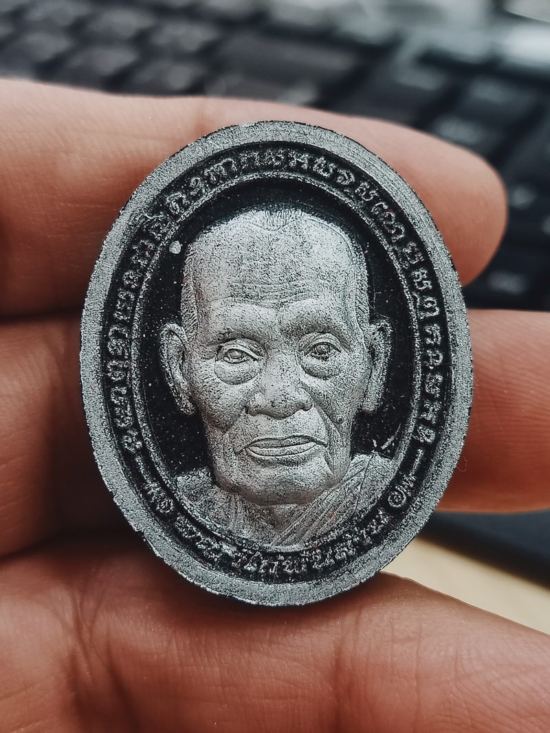 1-920 วัดใจ 50 พระผงหน้าใหญ่ พญาไก่พันล้าน หลวงพ่อพัฒน์ วัดห้วยด้วน จ.นครสวรรค์ 2564 เนื้อผง เลข 2458 กล่องเดิม