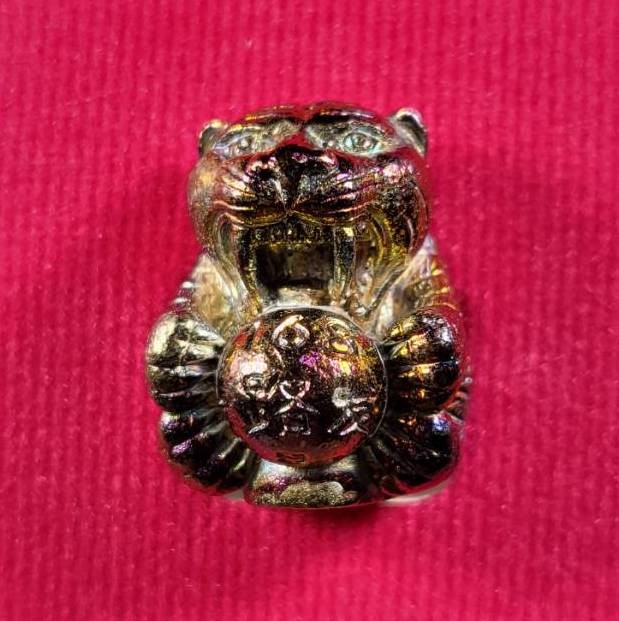 (120-) ลูกอมเสือรุ่น 168 หลวงปู่แสน วัดบ้านหนองจิก จ.ศรีสะเกษ เนื้อผิวรุ้งอุดผง สวยครับ