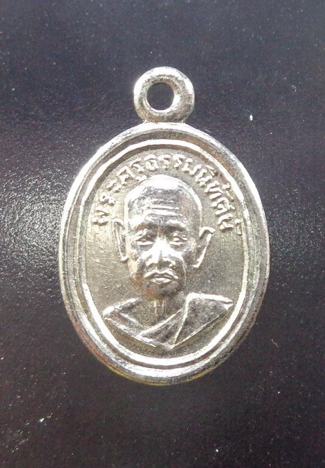 (120-) เหรียญเม็ดแตง หลวงพ่อท่านกลับ วัดเถรแก้ว จ.สงขลา เนื้อชุปนิเกิ้ล รุ่นสอง สวยครับ