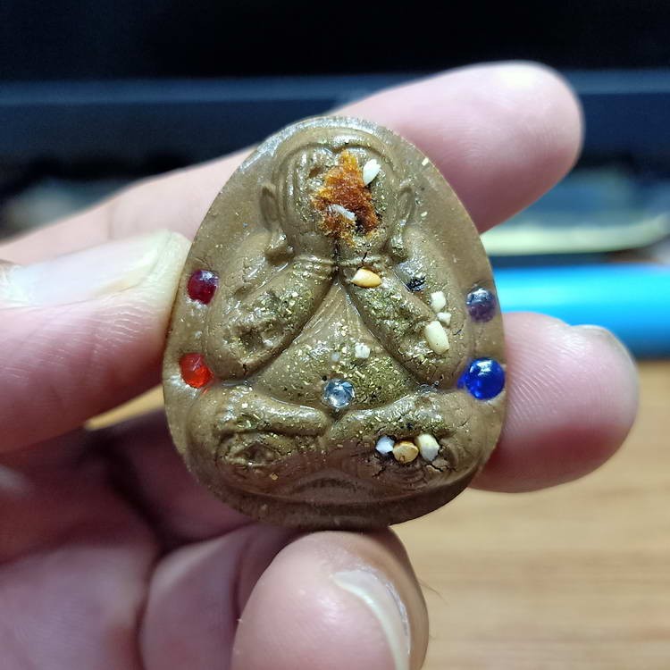 2-609 วัดใจ 50 แรร์+มาสเตอร์ พระผงปิดตโคตรเฮง หลวงพ่อพัฒน์ วัดห้วยด้วย จ.นครสวรรค์ เนื้อผงน้ำมัน มวลสารมาเต็ม เพชร พลอย จีวร ตะไบทอง มากมาย หมายเลข 37 กล่องเดิม