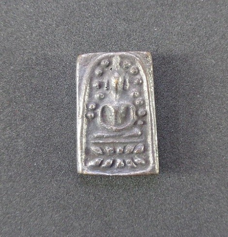 (120-) พระสมเด็จระฆังหลังฆ้อน 100 ปี วัดระฆัง จ.กรุงเทพฯ ปี 2562 เนื้อนวะโลหะ พร้อมกล่องเดิมจากวัด สวยครับ