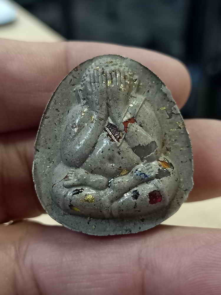 2-32 วัดใจ 50 พระปิดตา 7 รอบ หลวงปู่เถิง วัดบ้านอาลัย จ.ศรีสะเกษ 2567 เทานพรัตน์ ฝังพลอยใหญ่ หมายเลข 7 กล่องเดิม