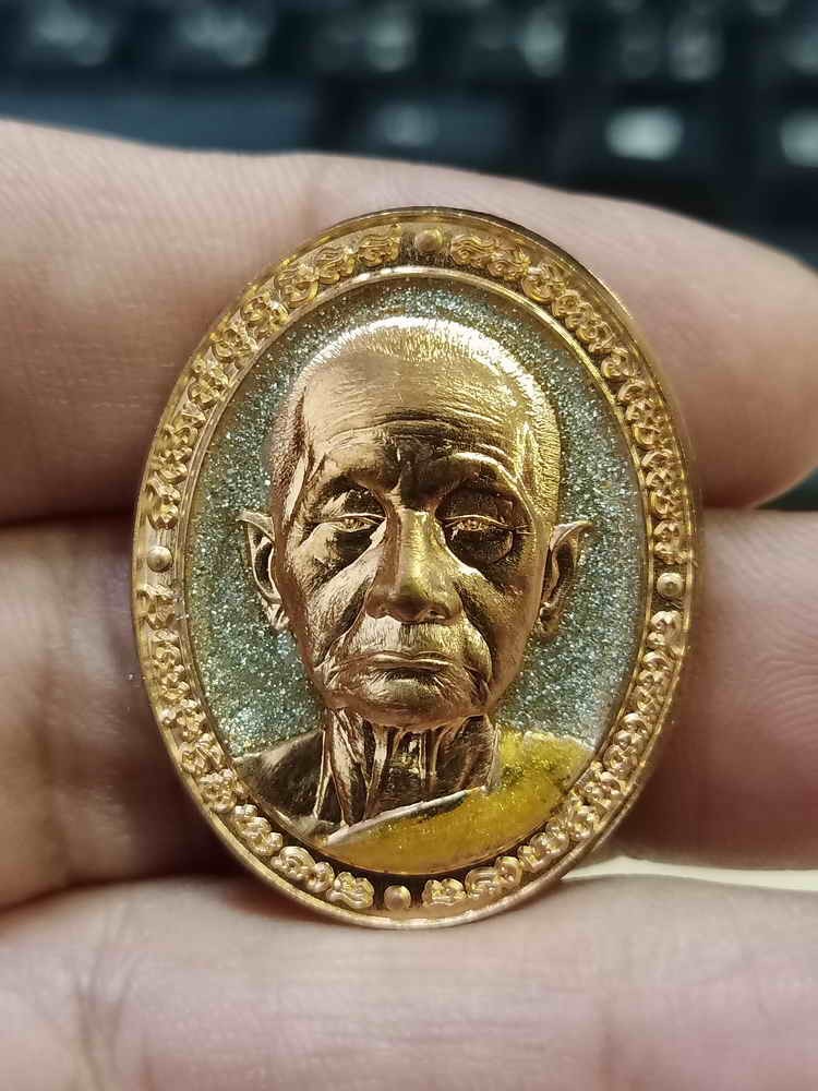 2-639 วัดใจ 100 เหรียญมงคลบารมีเศรษฐีบูรพา หลวงปู่บุญมา สำนักสงฆ์เขาแก้วทองห้วยด้วน จ.ปราจีนบุรี ปี 2564 ทองแดงผิวไฟ ลงยาพื้นกากเพชร ลงยาจีวร หมายเลข 467 กล่องเดิม