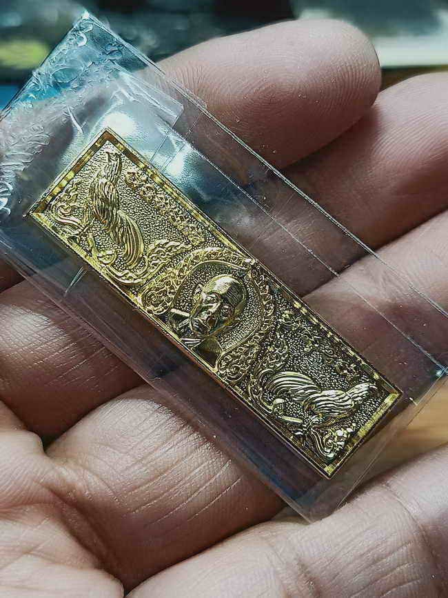 2-1234 วัดใจ 100 หัวเลส แท้ทัน รุ่นแรก วัดสร้าง รวยรวย เฮงเฮง หลวงปู่รอด วัดโคกกรม จ.สุรินทร์ กะไหล่ทอง หัวตรง น้ำหนักขนาด 3 บาท หมายเลข 14 กล่องเดิม***ไม่เคยใช้ ถ่ายทั้งซีล