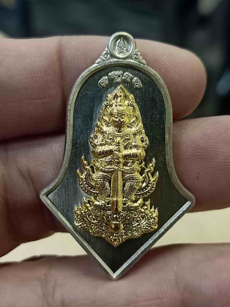 2-436 วัดใจ 100 เหรียญท้าวเวสสุวรรณ ทรงจำปี มหามงคลพุทธศตวรรษ วัดป่าโนนนางชื่น จ.ร้อยเอ็ด 2565 เนื้ออัลปาก้า หน้ากากองค์ทองทิพย์ นำฤกษ์ หมายเลข 592 กล่องเดิม