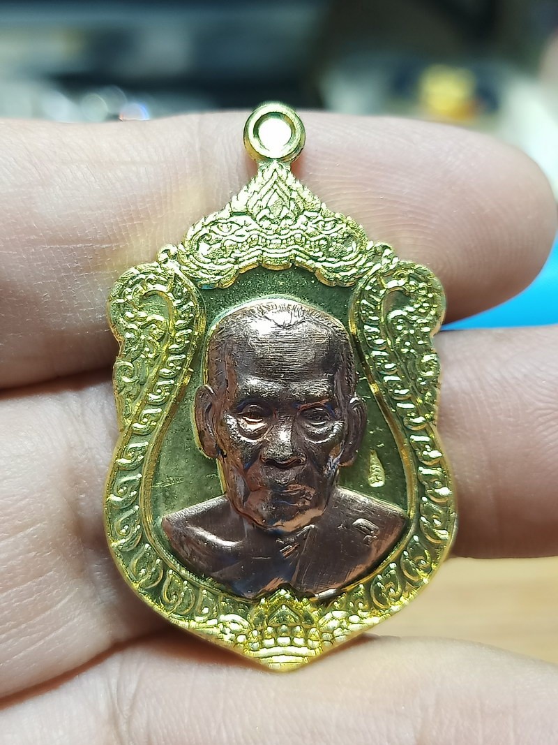 D1599 วัดใจ 50 เหรียญกฐินมหาเศรษฐี ถวายวัดหางน้ำ หลวงพ่อพัฒน์ วัดห้วยด้วย จ.นครสวรรค์ 2563 ทองทิพย์ หน้ากากทองแดง หมายเลข 9070 ไม่มีกล่อง***สวย ยุคต้น ราคาเบา