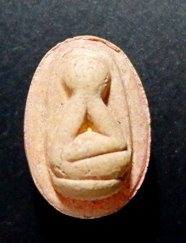 พระปิดตาเม็ดบัว เนื้อผงเกสร หลวงพ่อยิด วัดหนองจอก จ.ประจวบคีรีขันธ์ สวยครับ