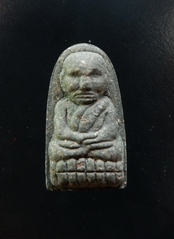 (เคาะเดียวแดง) พระหลวงปู่ทวดพิมพ์พระรอด เนื้อว่าน พระของขวัญวัดห้วยมงคล สวยครับ