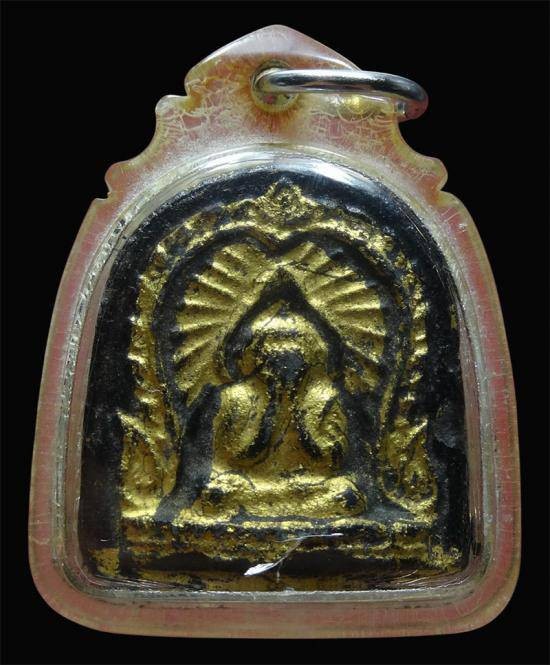 พระปิดตาพิมพ์เสมาซุ้มรัศมีเจ้าคุณวิเชียร วัดเคลือวัลย์ ชลบุรี ปี2506 เลี่ยมพร้อมใช้