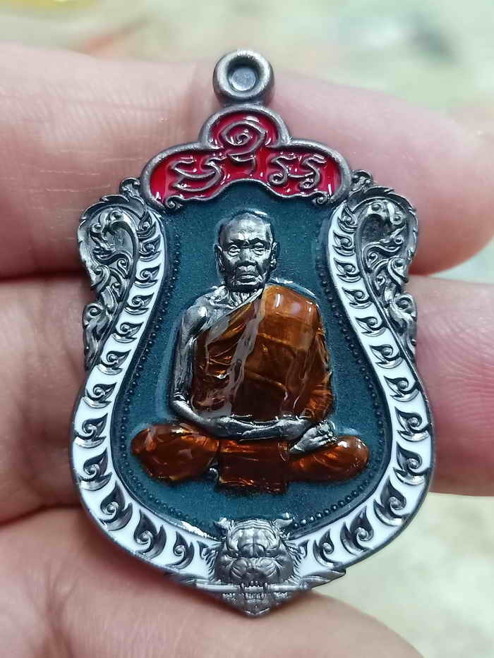 2-2015 วัดใจ 100 เหรียญเสมาเสือคาบดาบ 9 รอบ หลวงปู่คีบ ธีรปัญโญ อายุ 108 ปี วัดป่าสุทธาวาส จ.นครพนม ปี 2567 BRD ลงยาrพื้น ขอบ จีวร หมายเลข 311 กล่องเดิม