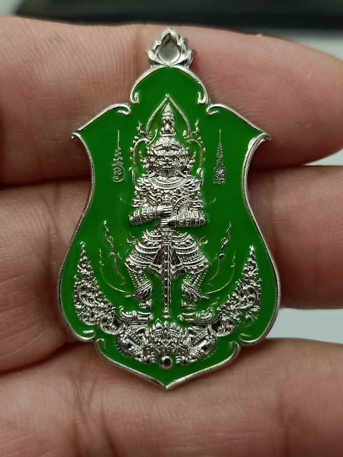 2-439 วัดใจ 100 เหรียญท้าวเวสสุวรรณ รุ่นราชาโชค หลวงพ่อชัย วัดใหม่เทพประสิทธิ์ อ.วิเชียรบุรี จ.เพชรบูรณ์ 2563 อัลปาก้า ลงยาเขียว หมายเลข 326 กล่องเดิม