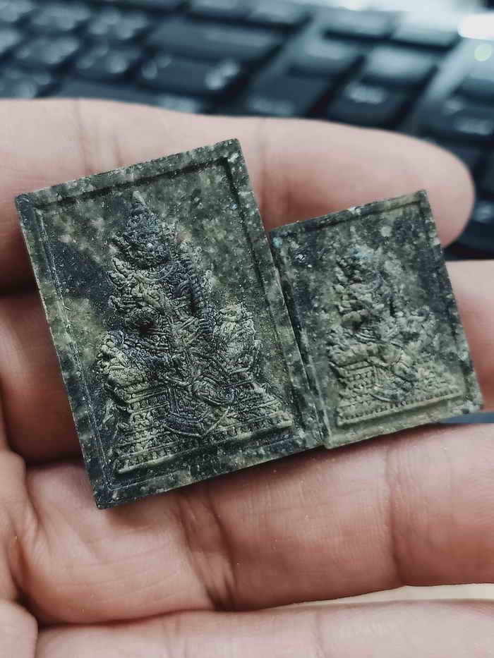 2-1409 วัดใจ 100 G#5 พระผงท้าวเวสสุวรรณนั่งบัลลังก์ประทานพร มหาโภคาทรัพย์ ปลุกเสก 4 วาระ วัดบ้านอ้อ อ.โนนไทย จ.นครราชสีมา เนื้อลายเสือไพรีพินาศ หลังแบบ กล่องเดิม***ต่ำจอง การ์ดพร้อม วาระดี