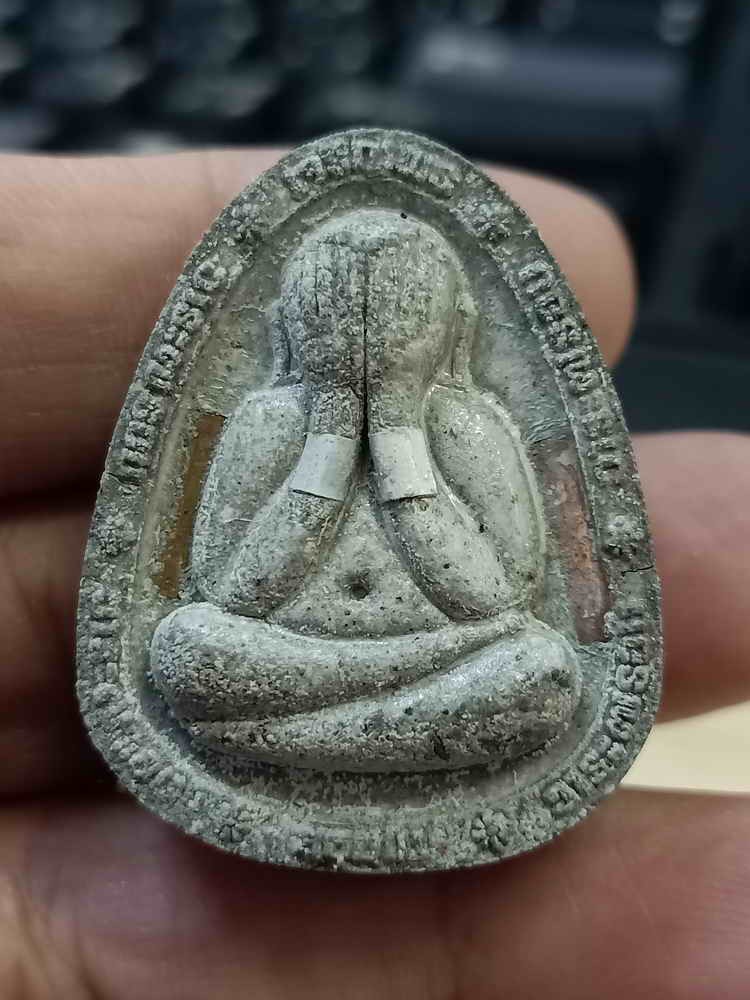 2-879 วัดใจ 100 พระปิดตาจัมโบ้ ฉลองอายุ ครบ 7 รอบ หลวงปู่สมาน ที่พักสงฆ์เขายางหัก ราชบุรี 2566 เนื้อสมเด็จโบราณกำไลแขนเงินคู่ ฝังตะกรุดคู่ หลังฝังนาคปรก หมายเลข 2 กล่องเดิม***รองแม่ทัพ