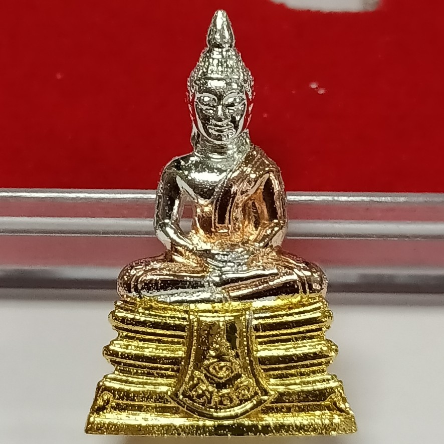 รูปหล่อลอยองค์หลวงพ่อโสธร รุ่นสร้างโรงพยาบาล วัดสมานรัตนาราม วัดโสธรวราราม จ.ฉะเชิงเทรา ***เนื้อเงินพ่นทรายสามกษัตริย์*** หมายเลข 16239 ปี 2561 (ราคาจอง 2599 บาท)