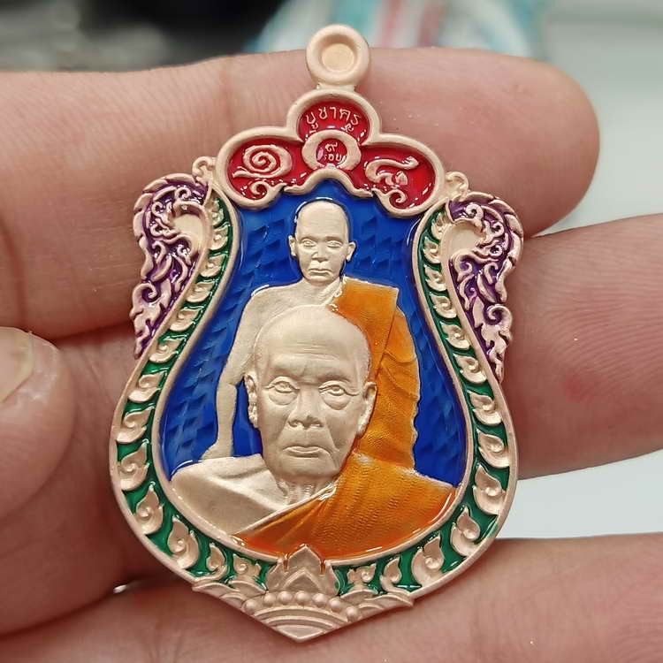 2-730 วัดใจ 100 นำฤกษ์ เหรียญเสมาพุฒซ้อน บูชาครู วาระครบ 9 รอบ หลวงปู่คีบ ธีรปัญโญ อายุ 108 ปี วัดป่าสุทธาวาส จ.นครพนม ปี 2567 รก.32.1 กะไหล่นาค ลงยาน้ำเงิน ลงยาจีวร ขอบราชาวดี หมายเลข 10 กล่องเดิม