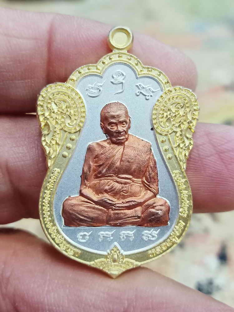 2-1820 วัดใจ 100 เหรียญไตรมาส 66 วัดแตก หลวงปู่อิ่ม วัดทุ่งนาใหม่ จ.นครศรีธรรมราช 2566 งาน 2K หน้ากากทองแดง หมายเลข 67 กล่องเดิม