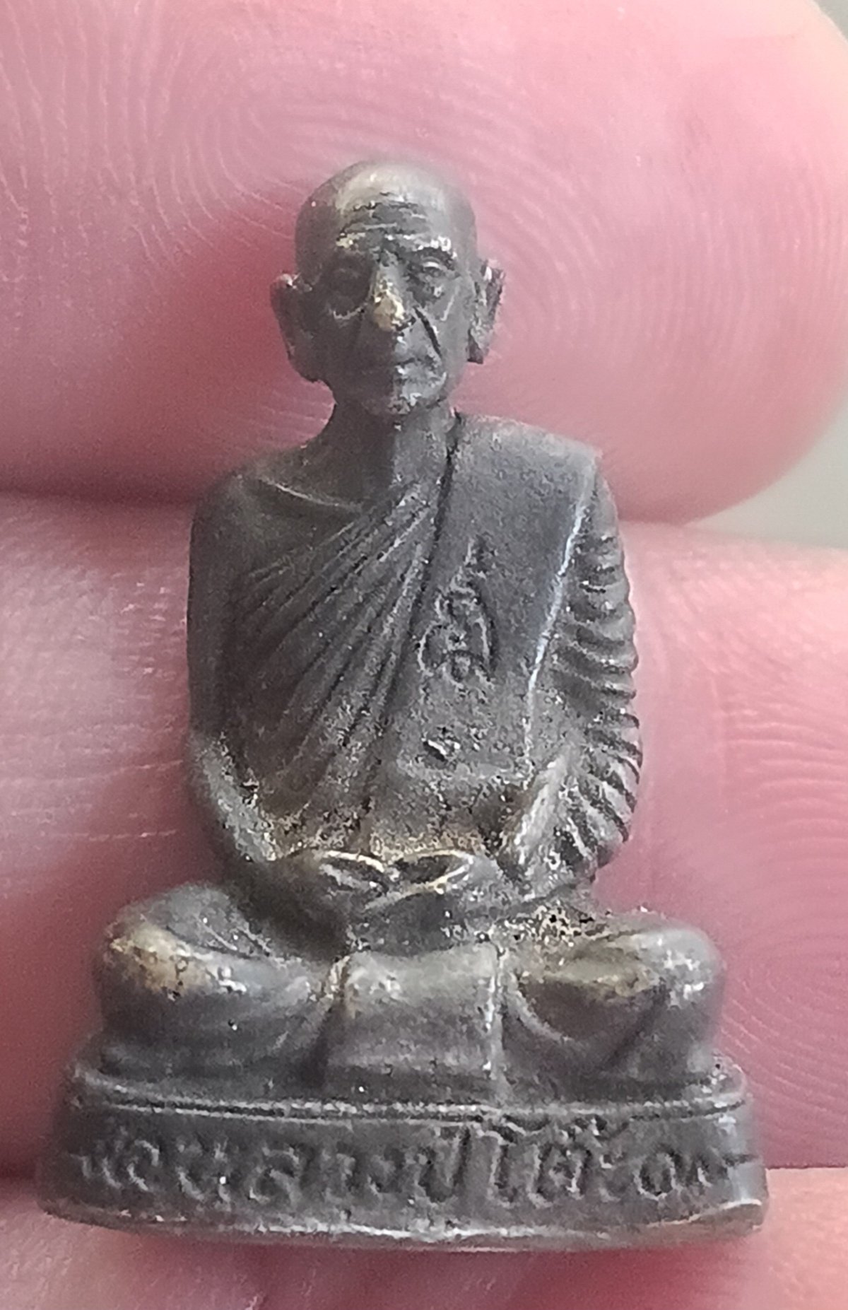 รูปหล่อหลวงปู่โต๊ะวะดประดู่ปี35ก้นเงิน