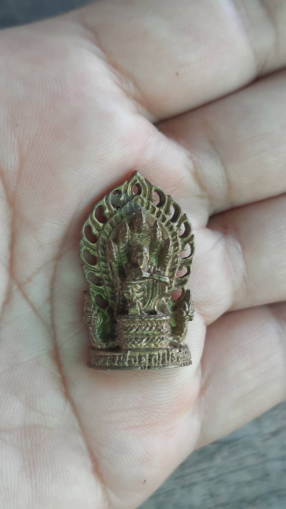 เหรียญนั่งบัลลังค์ พิมพ์ฉลุ คูณพันล้าน หลวงพ่อคูณ วัดบ้านไร่ ปี 2537+++ม1