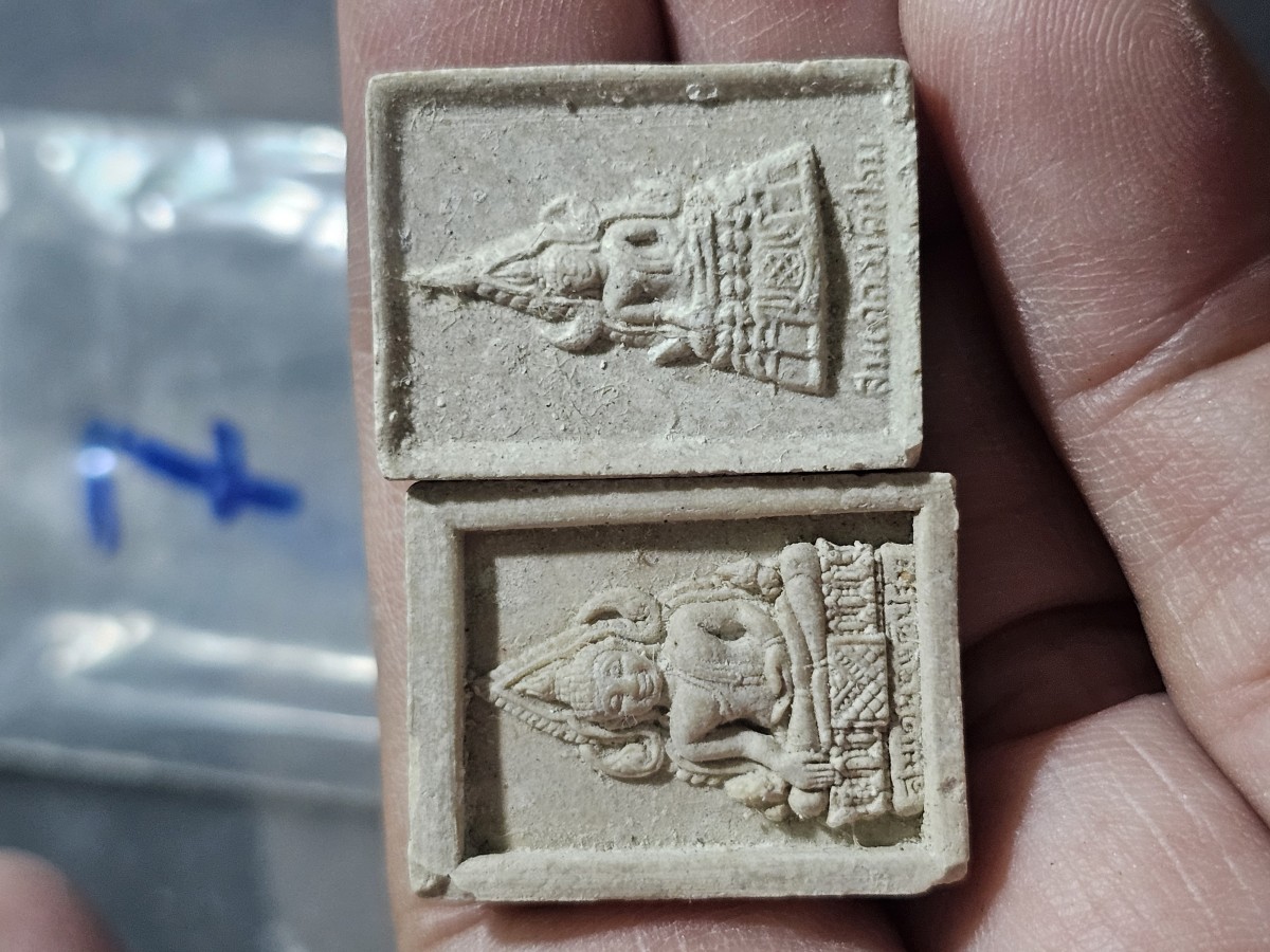 80 บาท สมเด็จองค์ปฐมหลวงปู่ฤาษีลิงดำ 2 องค์ 80 บาท