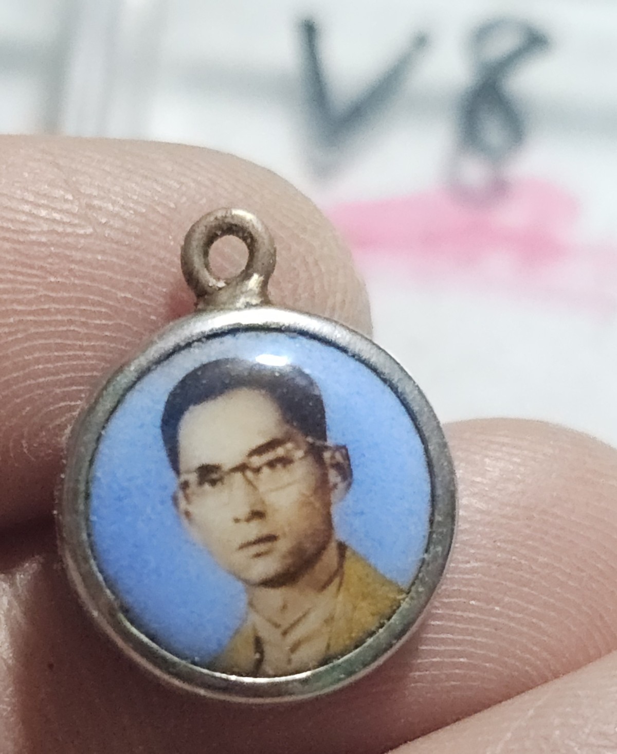 80 บาท ล็อกเก็ตในหลวง พิมพ์ หลังลายเซ็น วัดบวรฯ ปี 2514