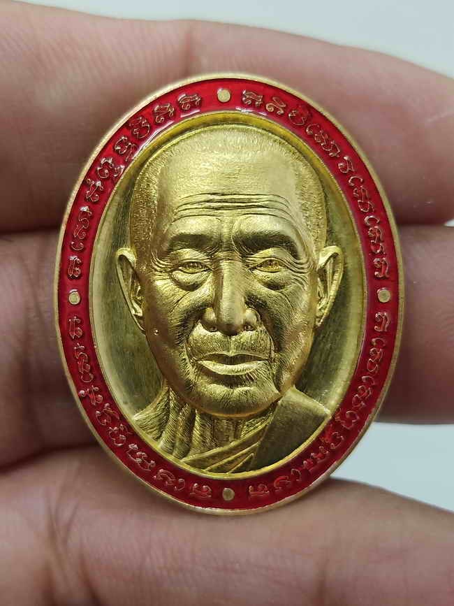 2-351 วัดใจ 100 เหรียญหน้ายักษ์ มงคลเศรษฐี รวยทวีคูณ หลวงพ่อรวย อคคฺสาโร วัดมาบตาพุด ระยอง ปี 2564 ทองทิพย์ ขอบลงยาแดง หมายเลข 132 กล่องเดิม***เหรียญสวยคม