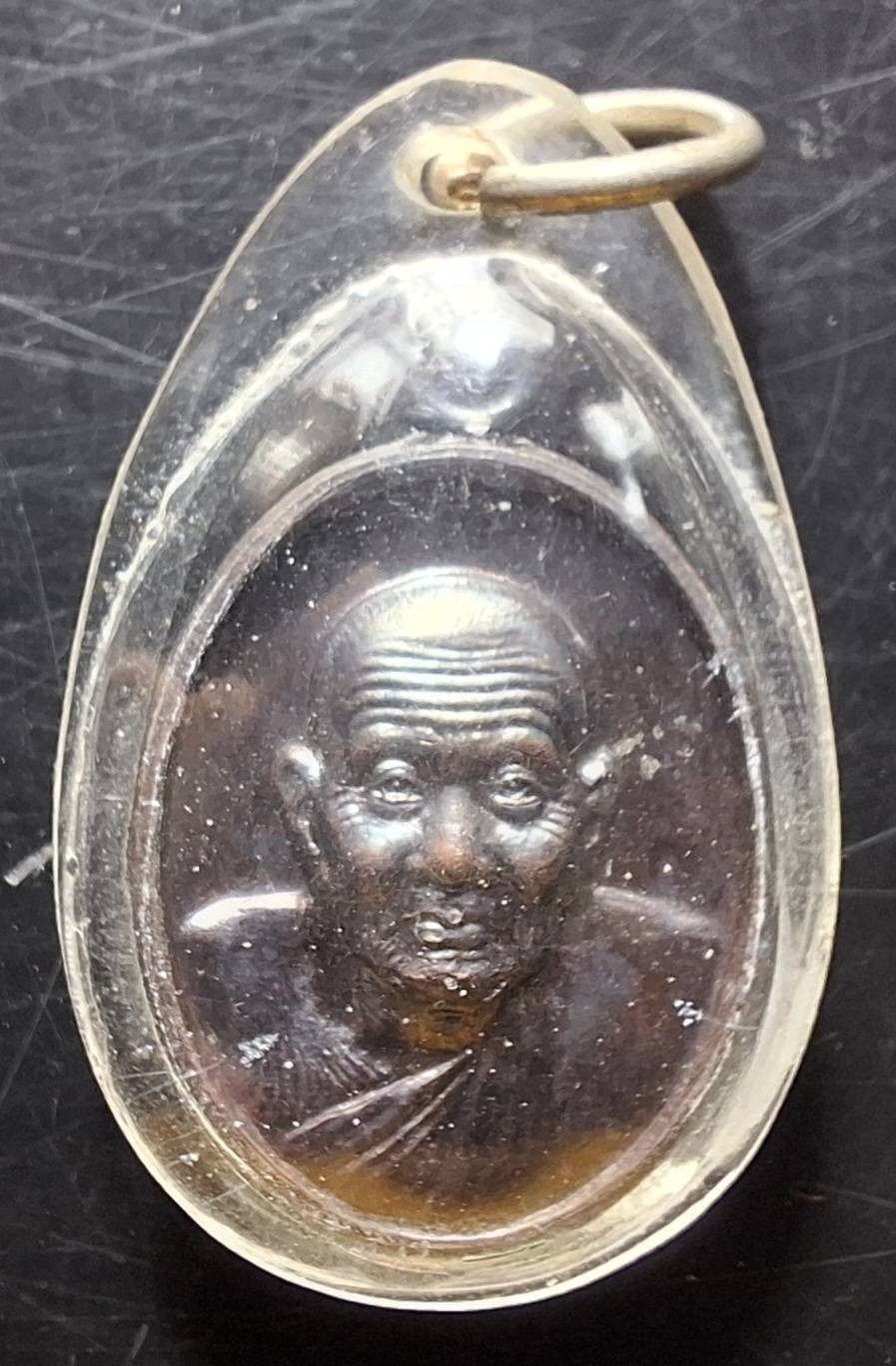 110บาท...เหรียญเม็ดแตงหลวงพ่อทวด วัดห้วยมงคล ปี2553ค่ะ